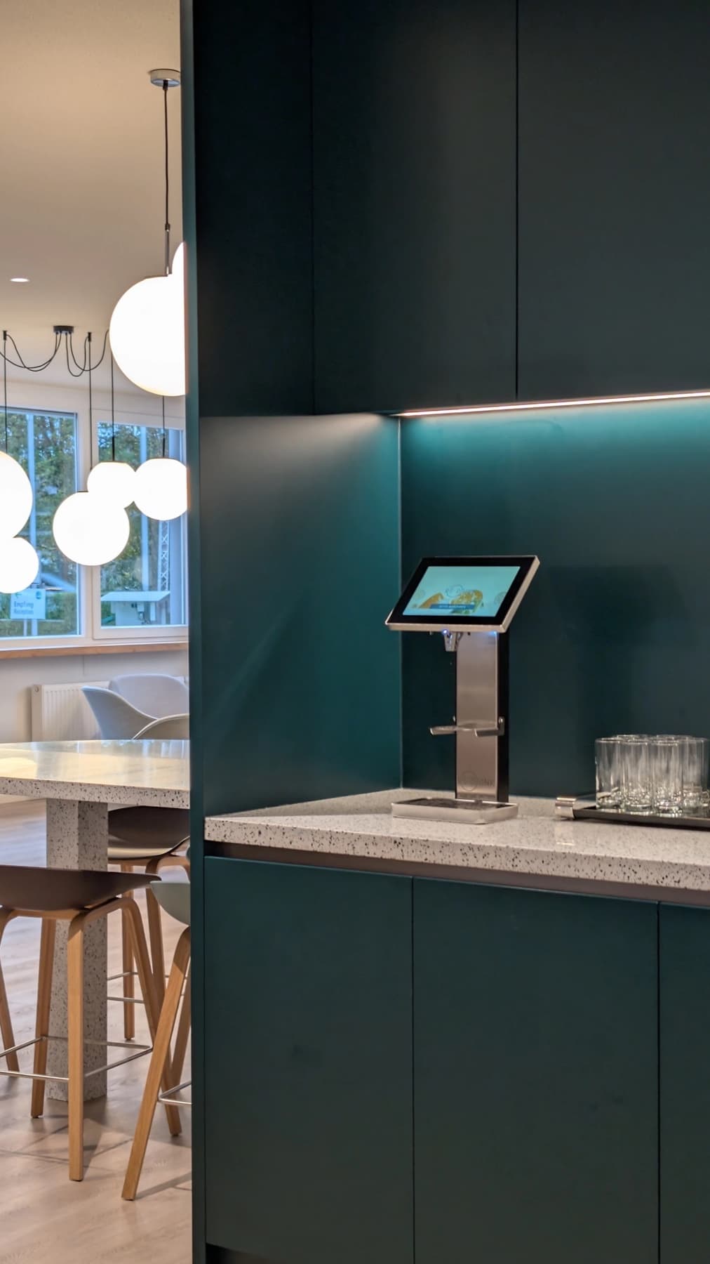 CO₂ cylinder with GasVisor sensor inside a canteen counter